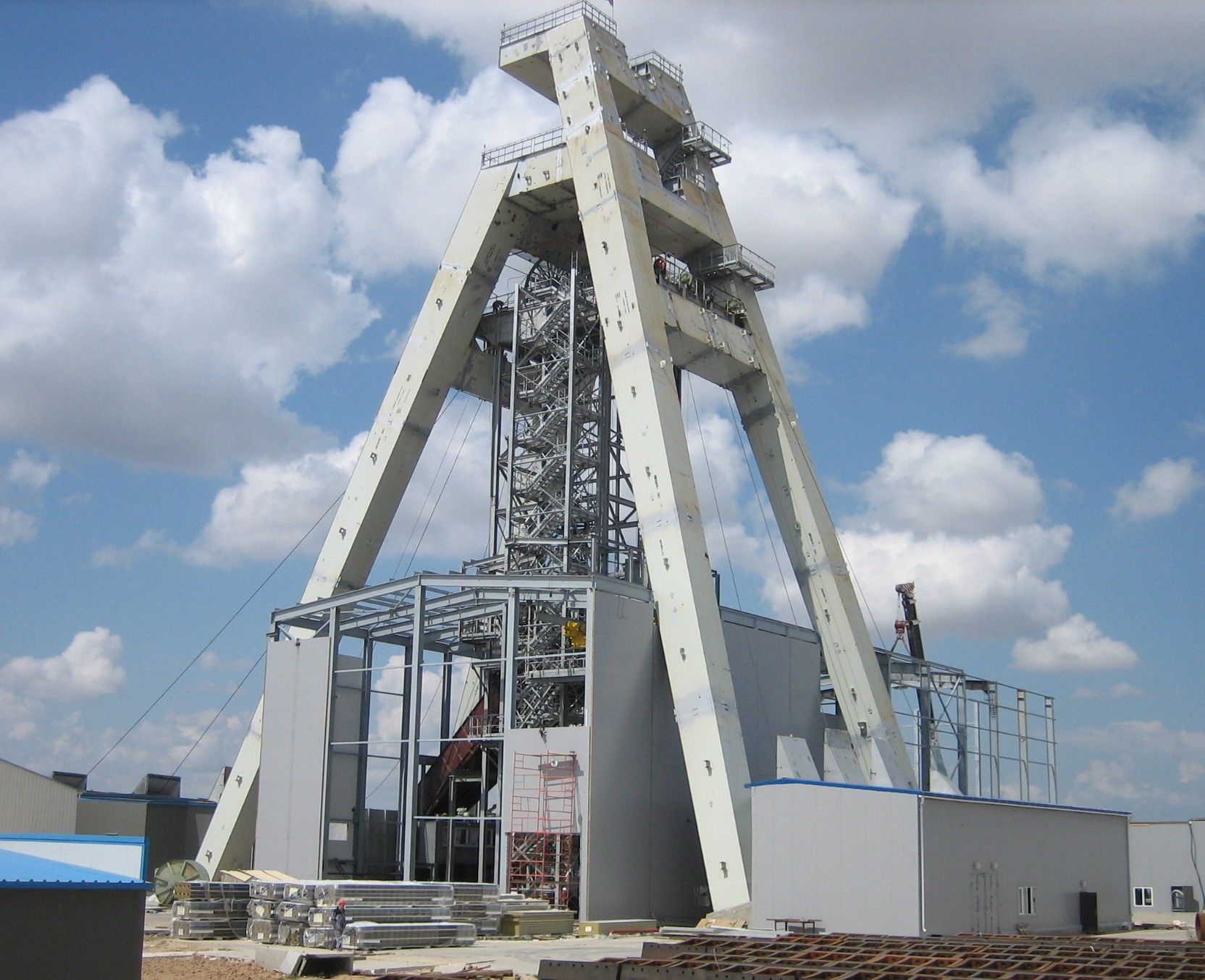  Fördergerüst am Gefrierschacht Gremjatschinskij 